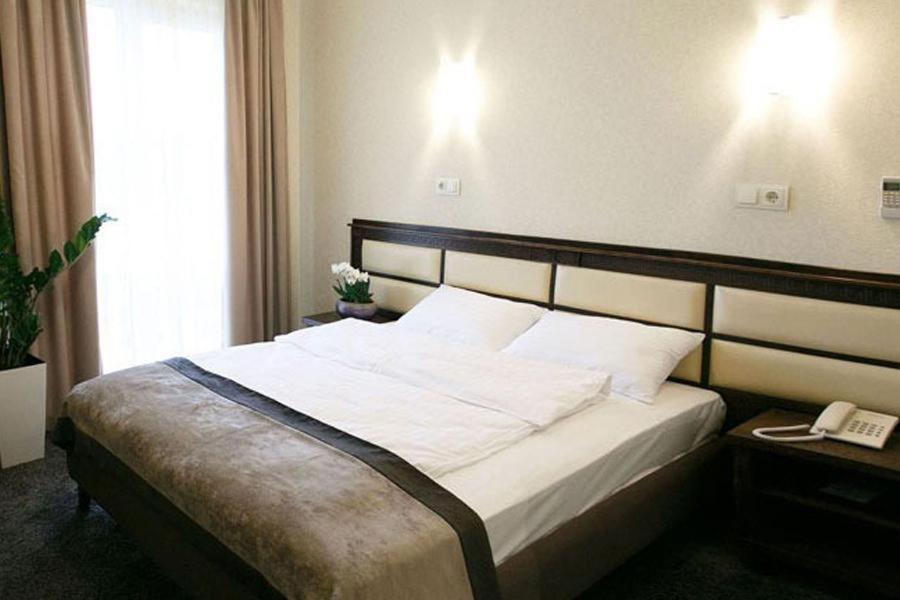 Avalon Palace Τερνόπιλ Εξωτερικό φωτογραφία